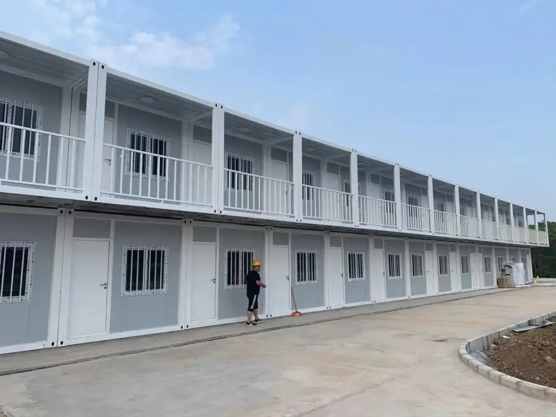 ကွန်တိန်နာအိမ်ကိုမညီမညာဖြစ်နေသောမြေပေါ်တွင်တည်ဆောက်နိုင်ပါသလား။